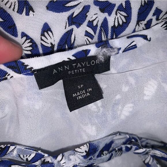 Ann Taylor Blue Floral Puffy Sleeve Blouse - Picture 4 of 5